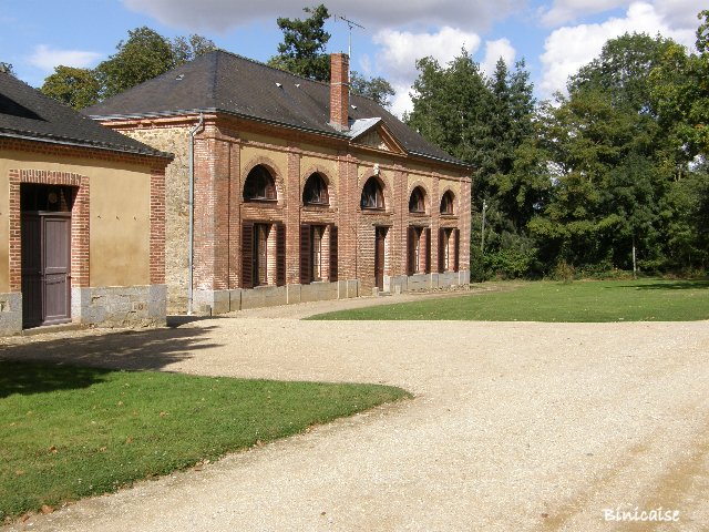 Château de Craon. Batiments annexes. 3/4 dans Pays de Loire et Touraine. p9242022